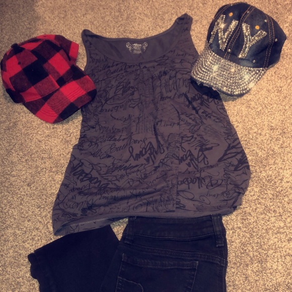 Clothing lot - Picture 1 of 1